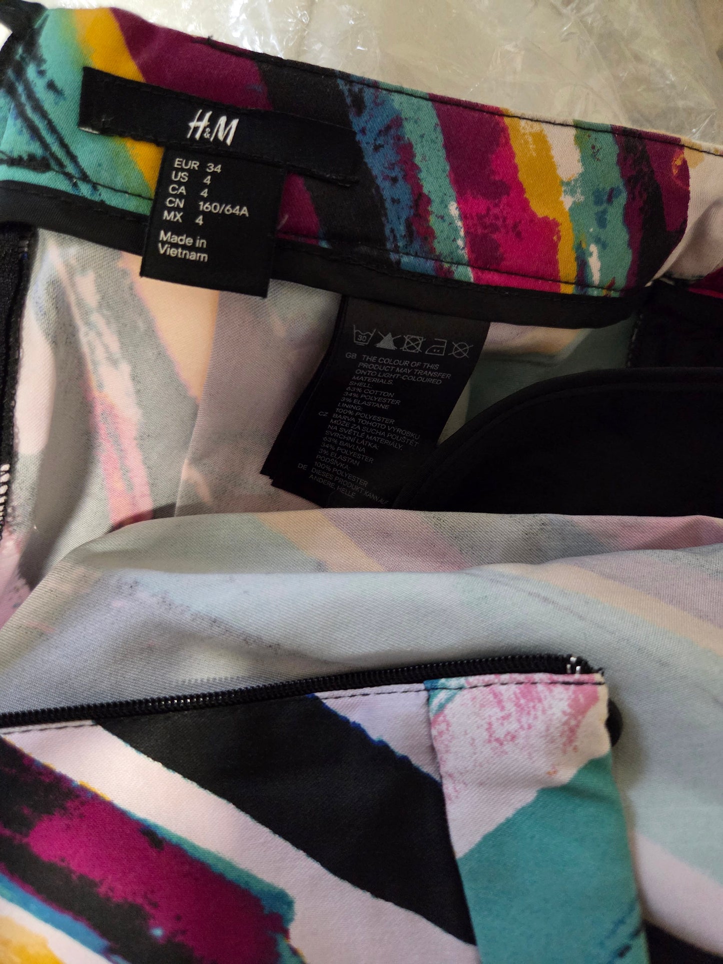 Shorts H&M Abstrato Colorido