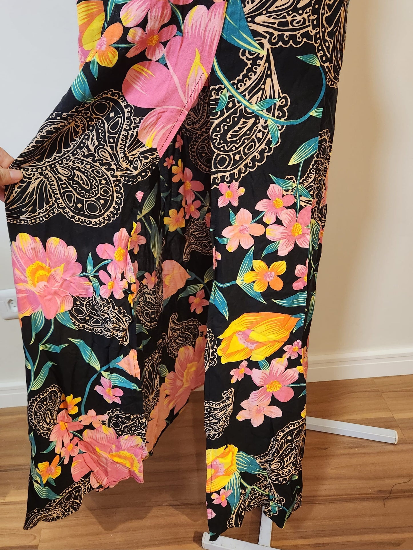 Vestido Marisa Floral com Fundo Preto