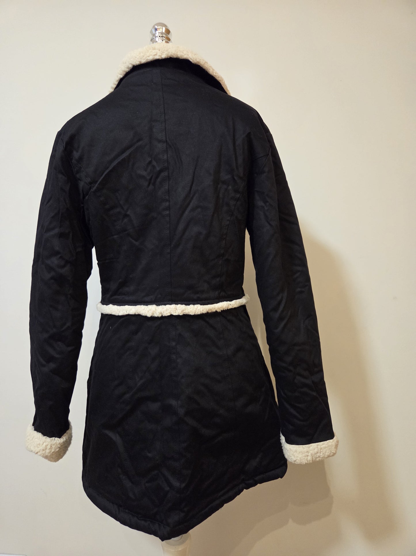 Casaco Guess Preto Sherpa
