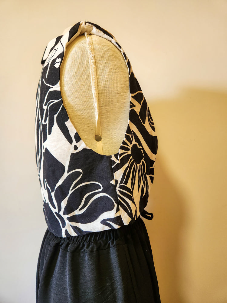 Colete Farm Preto e Branco Floral