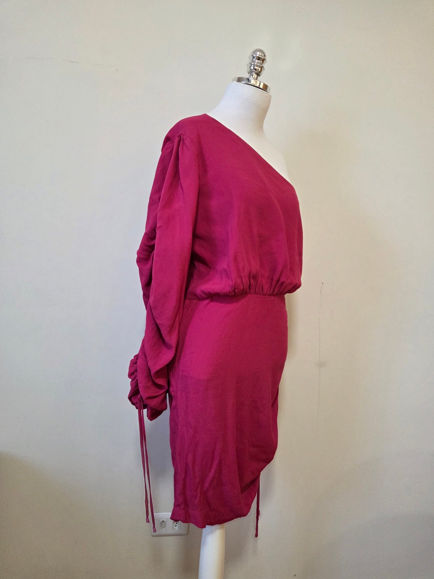 Vestido Farm Curto Franzido Ombro Só Rosa Klim