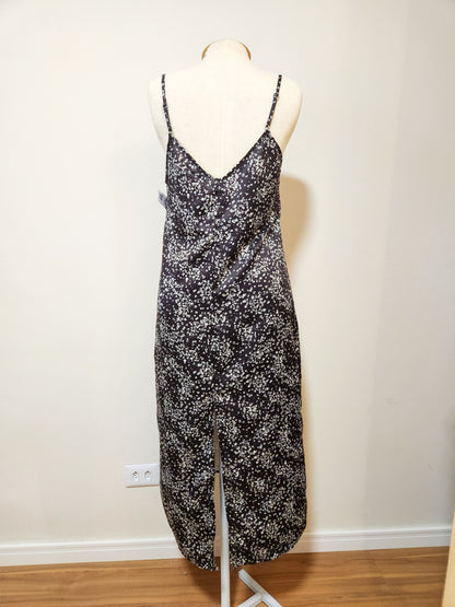 Vestido Blue Steel Preto com Florzinha Branca