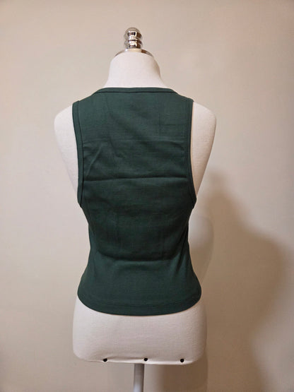 Regata Farm Rio com Bordado de Tucano com Fundo Verde