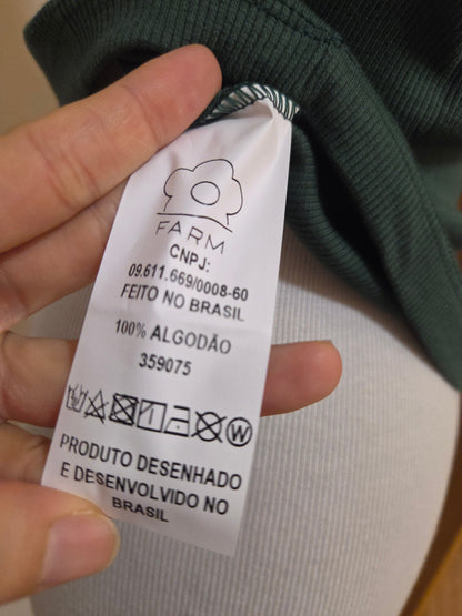 Regata Farm Rio com Bordado de Tucano com Fundo Verde