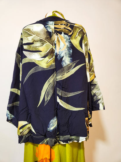 Kimono Farm Folhagens Verdes e Fundo Preto