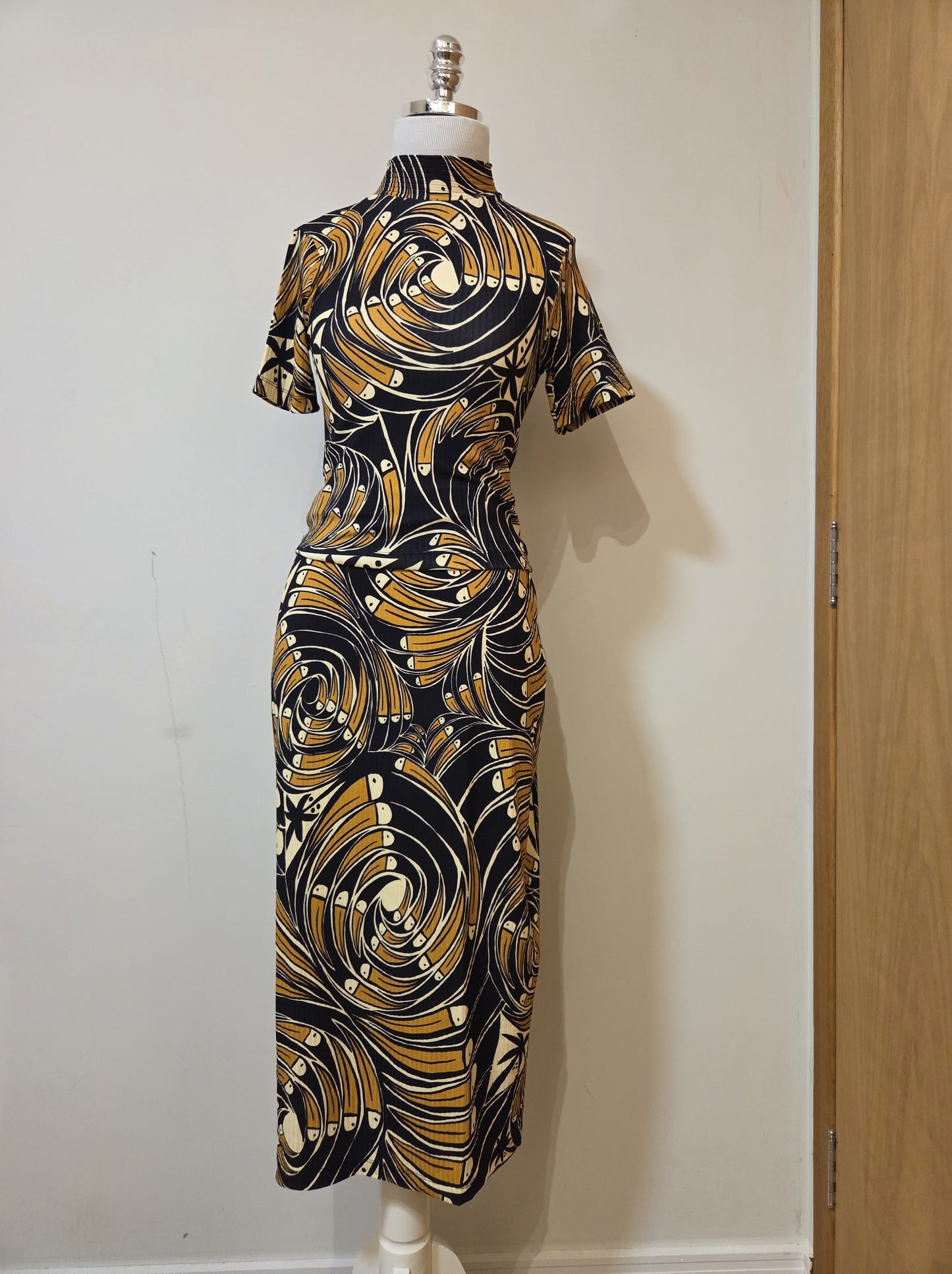 Conjunto Farm Blusinha e Saia de Tucanos