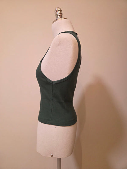 Regata Farm Rio com Bordado de Tucano com Fundo Verde