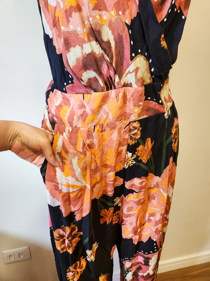 Macacão Mercatto Floral com fundo Preto