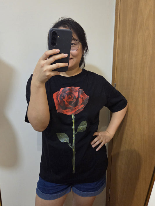 Camiseta Farm Rosa Vermelha Fundo Preto