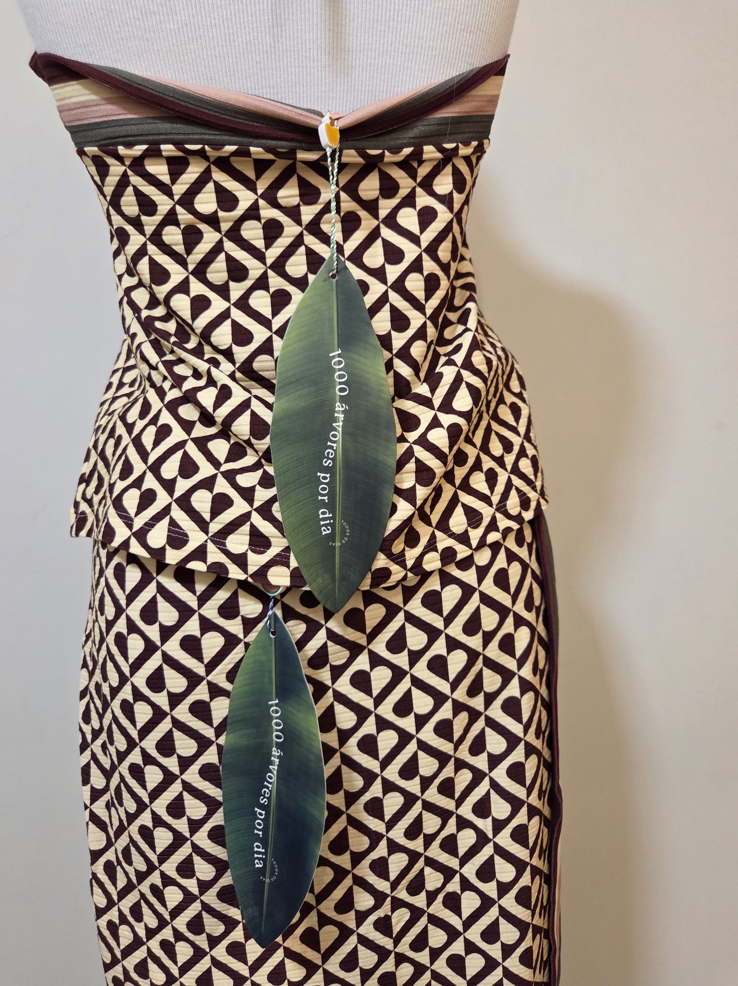 Conjunto Farm Estampa Corações Blusinha e Saia Transpassada