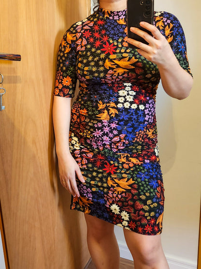 Vestido Farm Estampa Floral com Frutas e Franzido