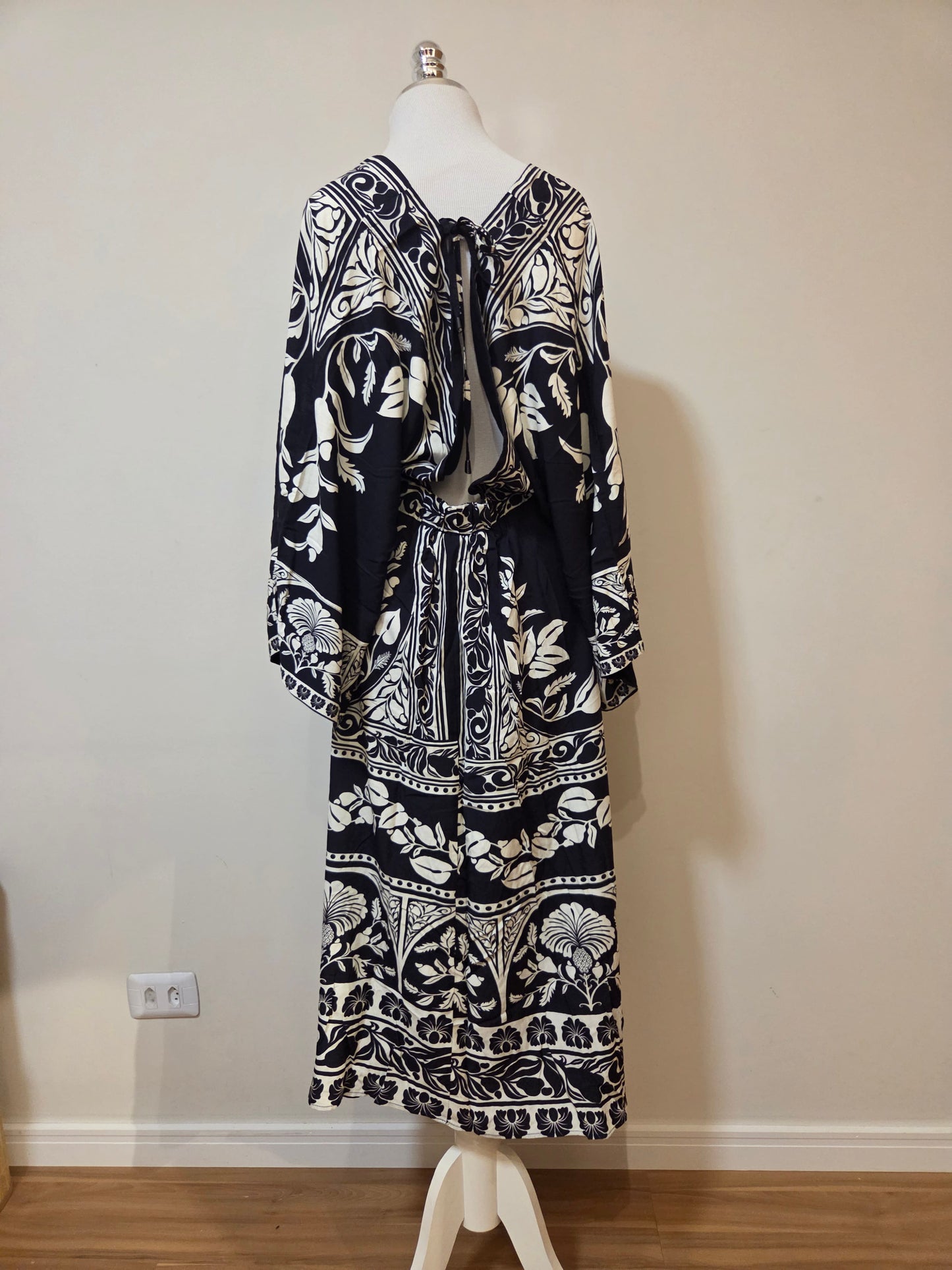 Vestido Farm Sintra Preto e Branco
