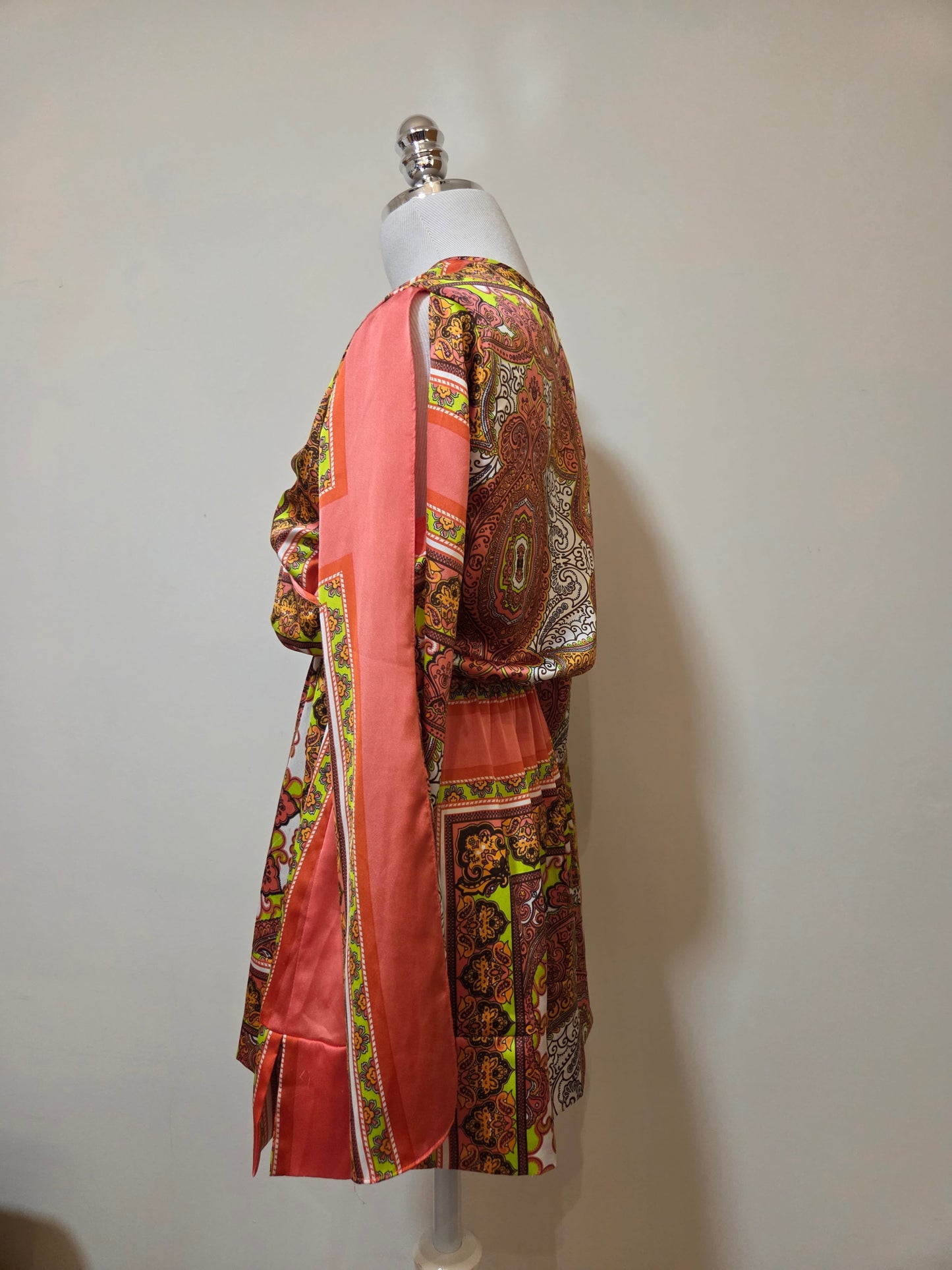 Blusinha TVZ Estampada Floral e Listras | Ombros Vazados